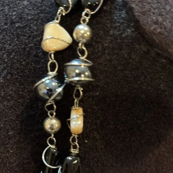 Vintage Caged Glass Bead Odd Shapes Long Black & Cream Silverstone Necklace​ - Picture 3 of 9